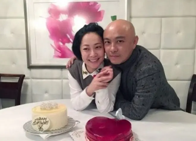 演员张卫健：被父亲打到窒息，两度丧子后，他做出了最正确的决定
