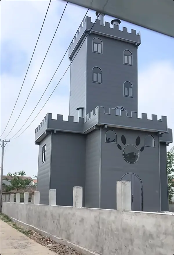 河南商丘土木老哥花费20多万元自建灰太狼同款城堡！