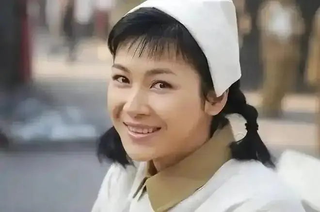 为了嫁50亿富豪，狠心抛弃同居5年的周一围，现今童蕾后悔了吗?