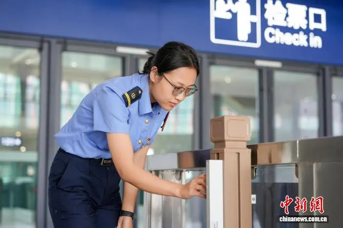 “95后”副站长：在家乡站台迎接西十高铁