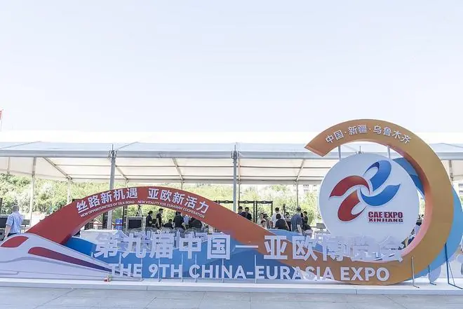 从田间地头的到工厂医院的，上海硬核机器人集中亮相亚欧博览会