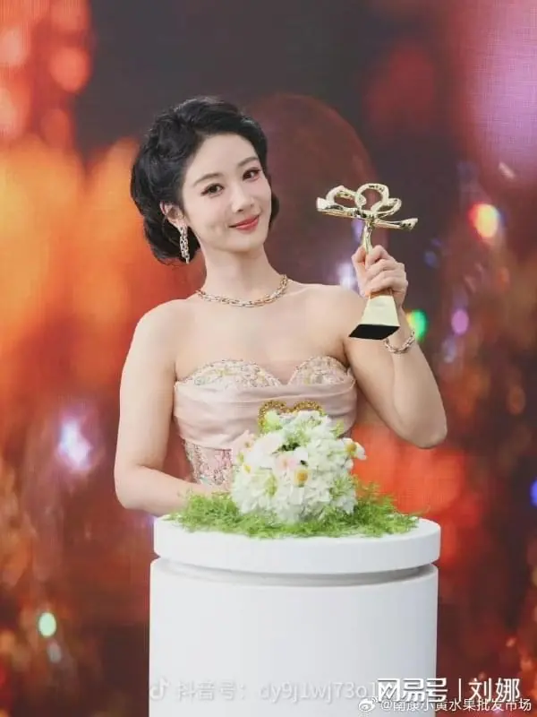 杨紫：戒色。
