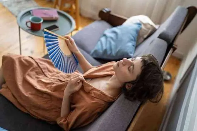 为何女生不怕冷？研究发现：女性体温随年龄悄然上升
