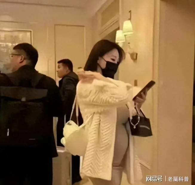 杨颖婚内偷吃真相大白，叶珂闺蜜说漏曝黄晓明隐私，胜者不言而喻