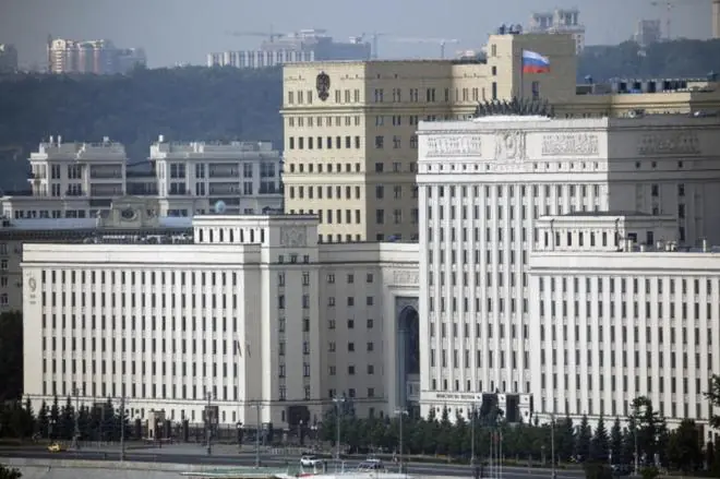 俄对乌使用一种名为“包裹”难以拦截的新武器，乌克兰国防部情报总局称“包裹”的射程约为500公里，其发射平台的活动半径可达1000公里