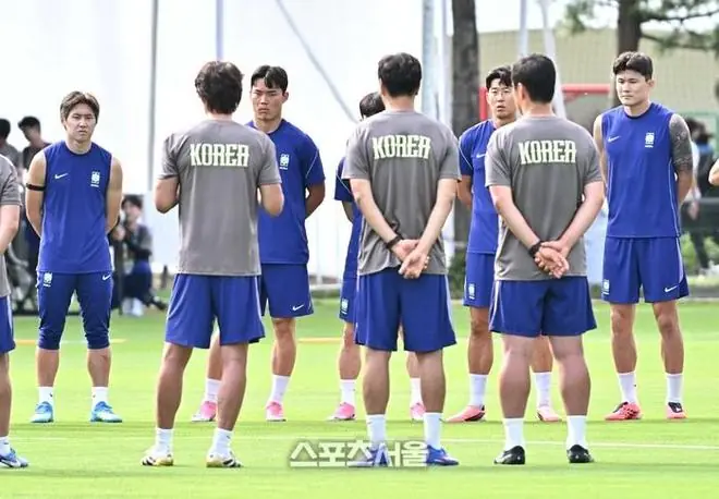 韩国队官员：球队在晚餐时观看乌兹比赛，出局后他们很沮丧