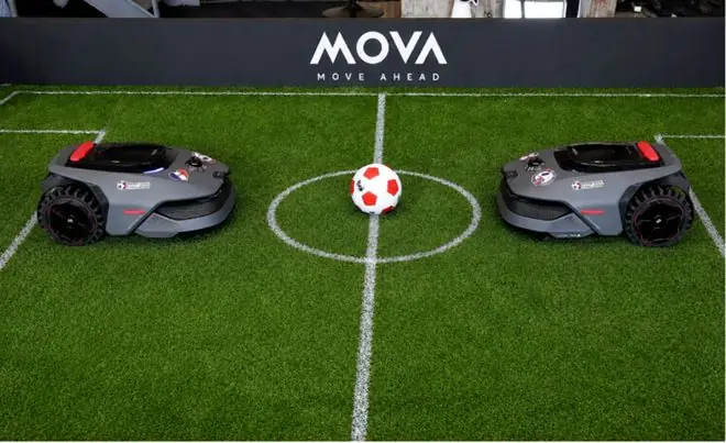 当割草机器人遇见世界杯：MOVA打造了一场庭院足球挑战赛