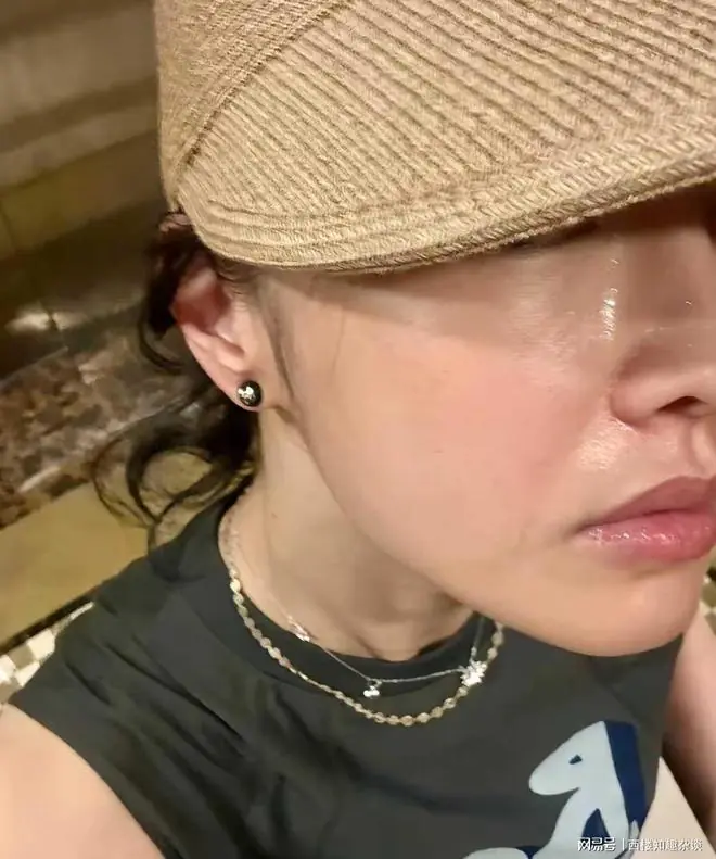 白百何出门秀身材结果被热傻，还怀疑自己出虚汗，太真实了