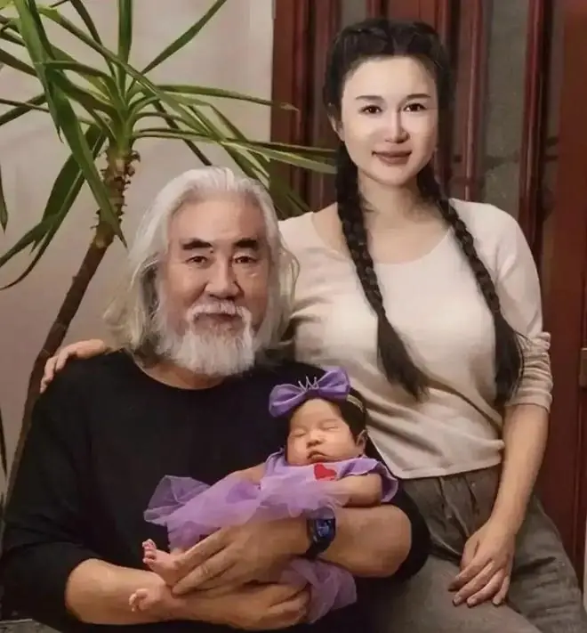 看完张纪中全家福,男人们该去加班了!