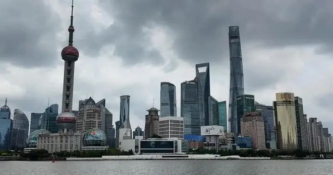 今年的超强台风巴威逼近，云系直径超1300公里，登陆点会在哪？