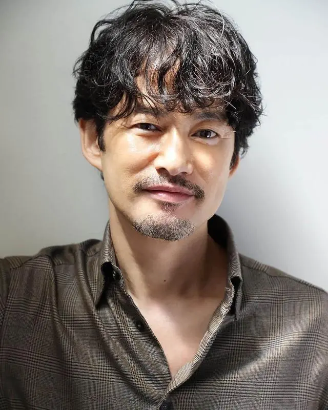 竹野内丰无眉油头太惊悚！《气体人》造型网吓疯：完全认不出来