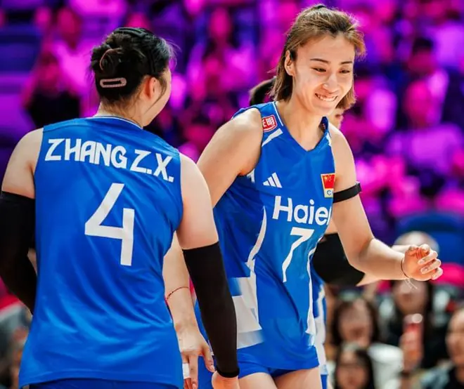 中国女排横扫乌克兰！一三局全局压制，第二局完成大逆转！