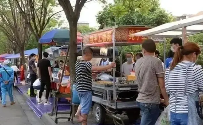 纪实：退伍军人摆摊刺死城管被判死刑，律师的三连问，让法官改判
