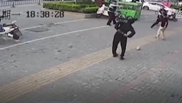 江苏超雄兄弟袭警案，持大砍刀致2死2伤，逃亡被捕后拒不认罪