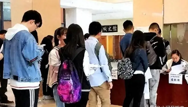 近70万海归挤回国，海归硕士求职被一句“我们不承认”给堵了回去