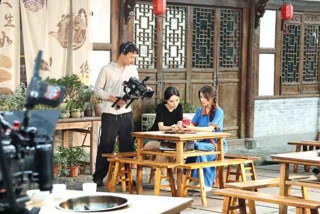 跟着剧情去打卡！首部“成都造”美食题材微短剧开机