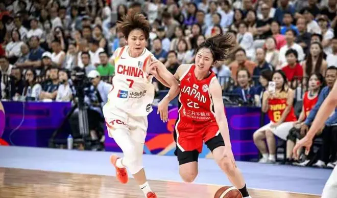 2米2双塔出征！中国女篮迎战日本，一雪16记三分旧耻