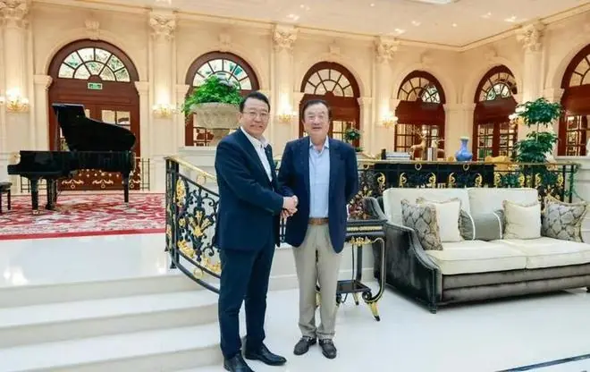 华为“朋友圈”里，启境不当背景板