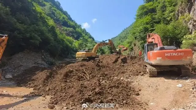 甘肃省委书记、省长，赶赴宕昌县山体滑坡现场