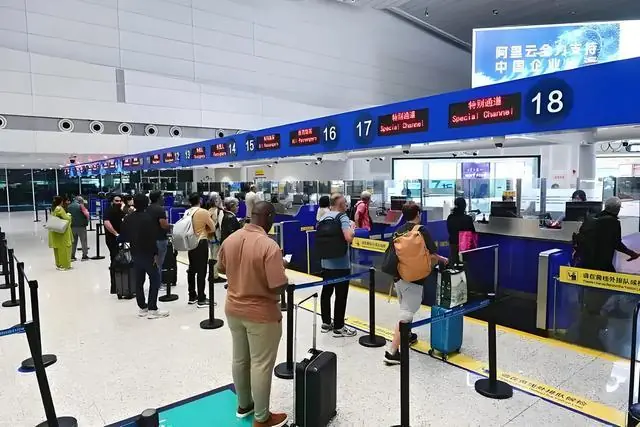 有签证照样进不来！白云机场动真格了，“空包族”被拦在国门外
