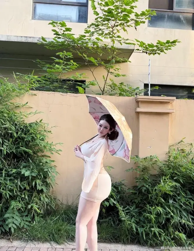 穿出来的饱满是次要的，主要目标要立志做冷白皮