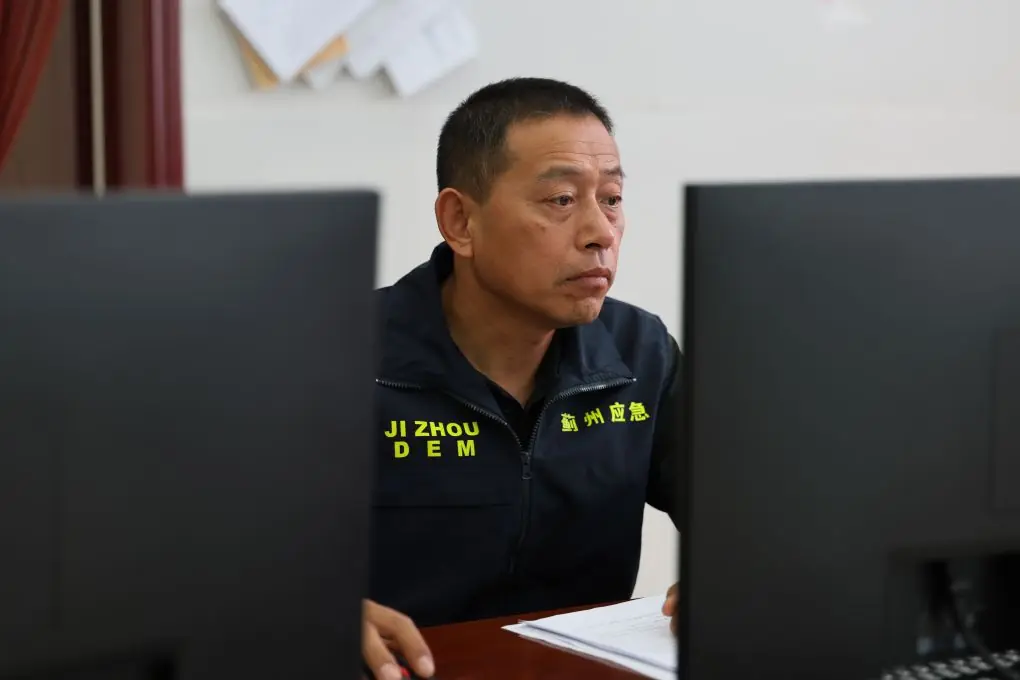 记者手记：不停歇的铃声，不松懈的防线