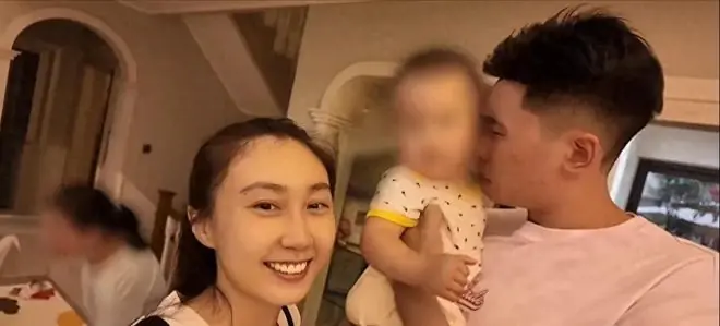 水均益没想到，自己辛苦托举的清华硕士女儿，如今跑去美国当保姆