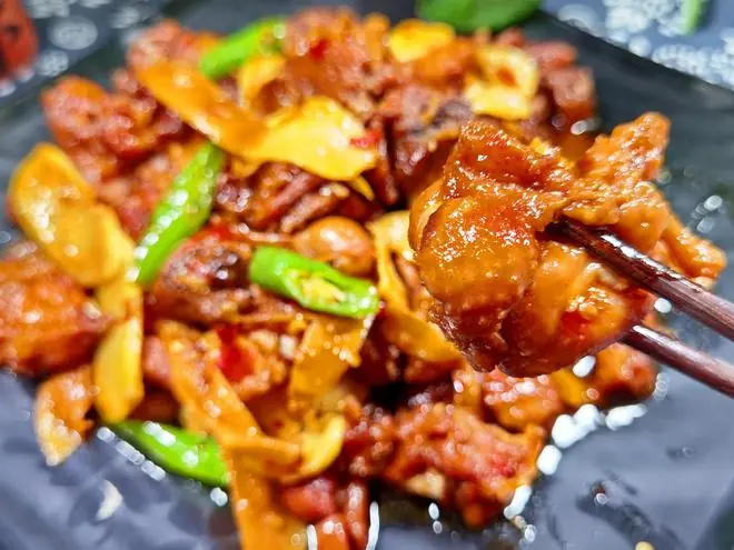 马上入伏了，建议：少吃猪肉，多吃4样，营养又养人，安康过炎夏