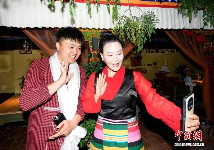 从“打车进藏”到深度体验 “李要得”因陌生善意数次落泪