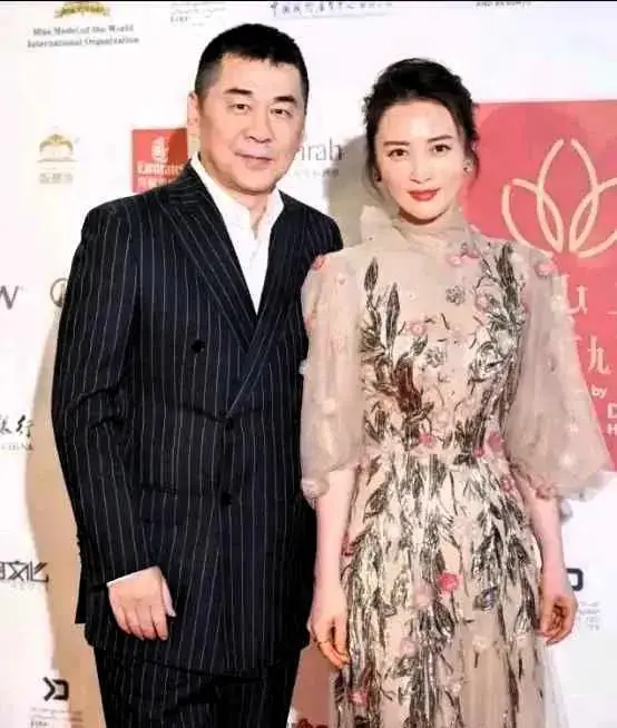 陈建斌有个毛病改不掉，那就是见前任吴越当是一个没事人一样