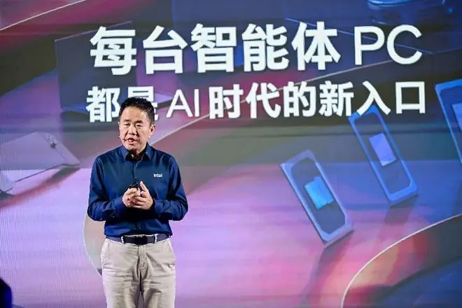 从工具到伙伴，英特尔以混合AI推动智能体PC“落地生花”