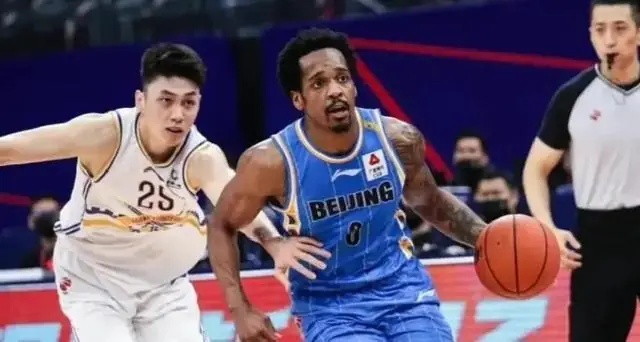 北京酝酿重磅交易！曝张云松有意CBA超级外援，季后赛场均砍32+5