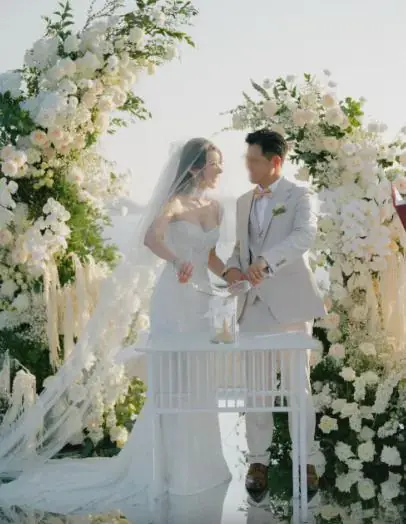 恭喜！前TVB「咪神」布吉补办婚礼 半透明深V婚纱谷尽导弹级上围