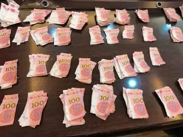 八旬老人撕碎20万养老金，银行拼接后成功兑换26.66万元，比预想还多出6万余元