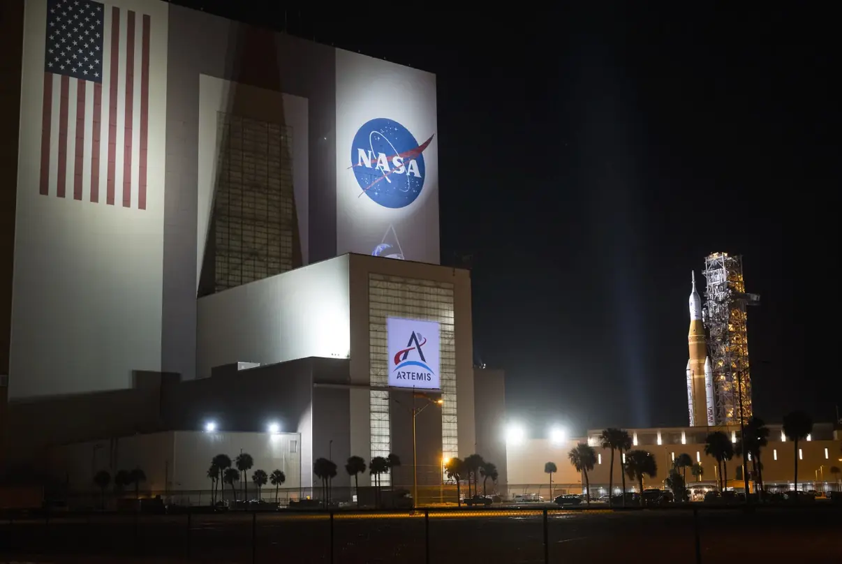 NASA再向三家公司授予5.9亿美元月球着陆器合同，拟发射月球车