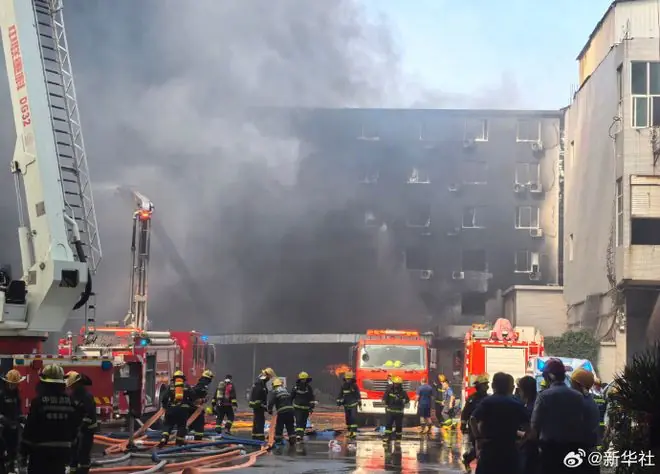 通道被堵、毒烟锁楼：福建晋江一鞋厂突发火灾致28人不幸遇难