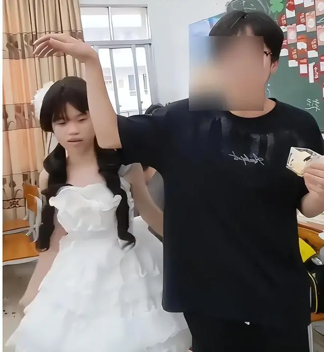 “这个年纪女孩丑很正常！”高三女孩拍白裙视频，网友如此说