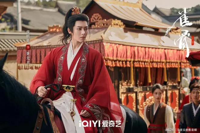 《雀骨》侯明昊演技如何？一场逼宫戏，演成前排看戏，太呆板无力