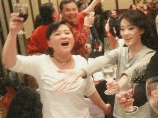 贾玲没想到，自己花9年一手捧红的张小斐，如今会让她刮目相看！