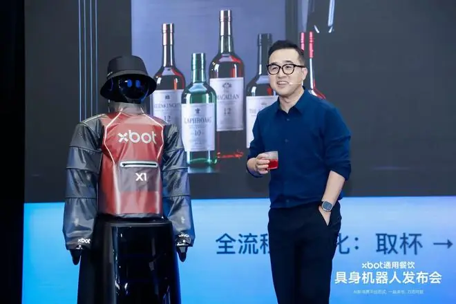 不做脸、不做腿，餐饮“人形机器人”要如何赚钱？