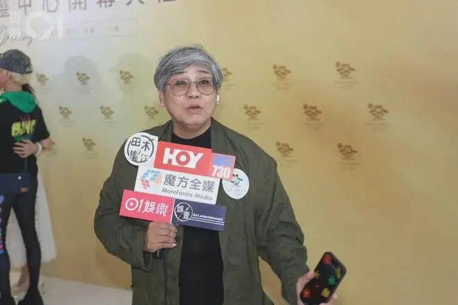 70歲米雪疑遭抽水，黑妹姐爆登台驚險事：有時衫都甩幾件