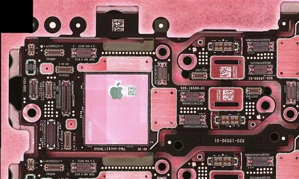 iPhone 18 Pro遭史诗级泄密！苹果一心去风险 印度反倒成最大风险