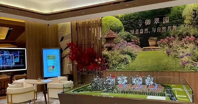 李嘉诚杀回楼市？别误会，不是来抬楼市的，是来收尸的