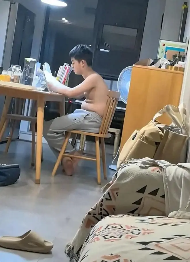 “你儿子成年后保准会雌化！”家长无知教育并嘴硬：他很男人的！