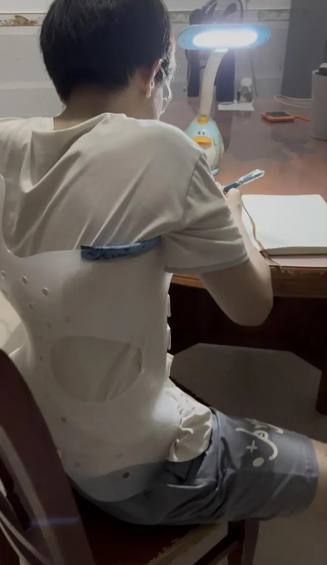 患罕见病被特警背进考场的江西男孩考出643分：“学习对于我来说，是最好走的一条路”