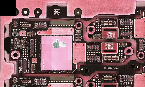 iPhone 18 Pro遭史诗级泄密！苹果一心去风险 印度反倒成最大风险