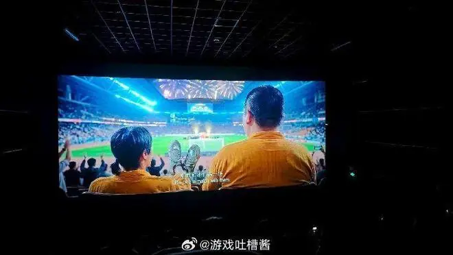 周星驰在片尾留了个空位！没名没姓没照片，25年后所有人一眼就哭了