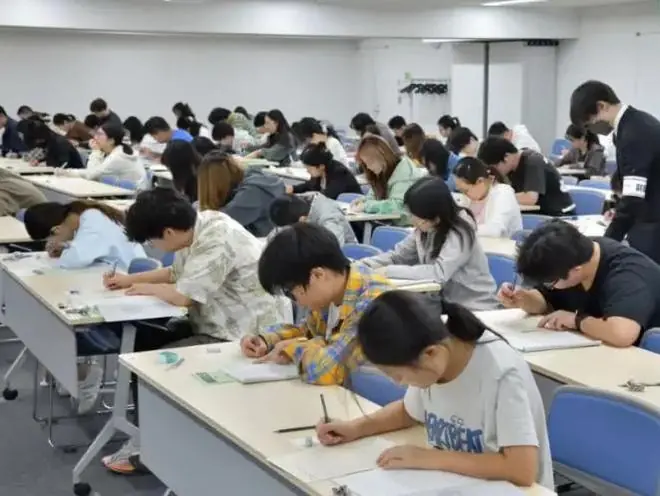 堂妹高考685分嘲笑我考了596分，我上大学，她的结果让人出乎意料