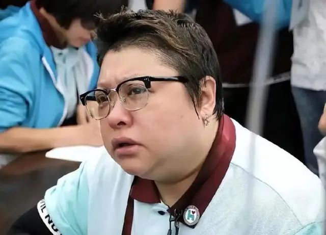 一石激起千层浪！韩红捐款事件再次升级，竟意外牵扯大半个娱乐圈