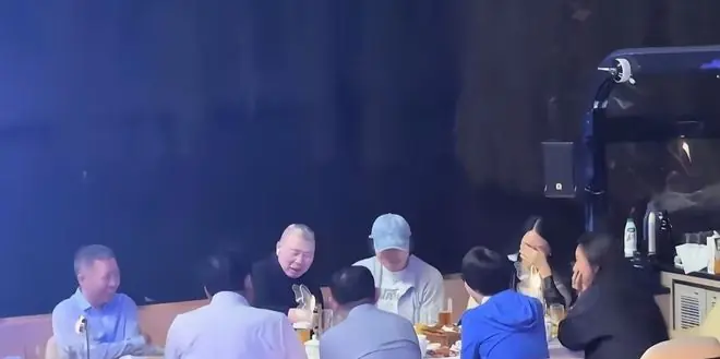 灾情当前冯小刚游艇酣饮：观众反感的绝非享乐，是居高临下的疏离
